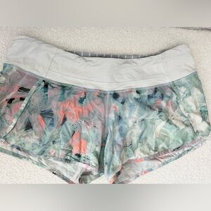 Lululemon Athletica Speedup Short with 2 1/2 in. inseam; Size 10